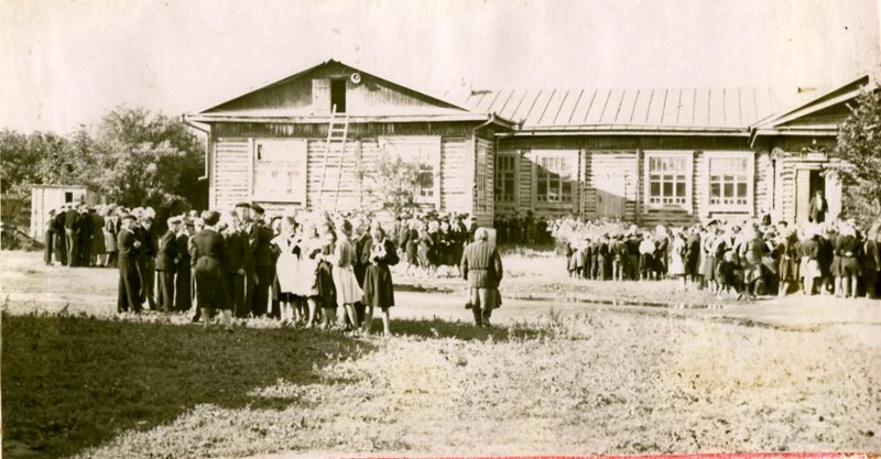 Здание школы, построенное в 1927 году