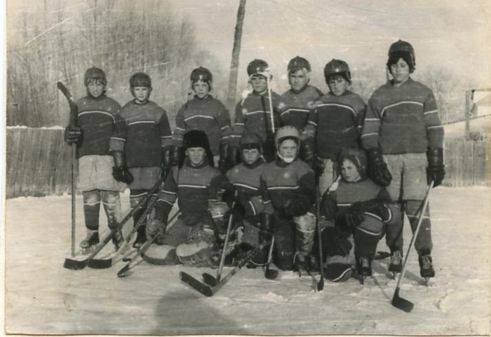 Сборная школы по хоккею – чемпион района, участник краевых соревнований в г. Рубцовске и в Белокурихе.