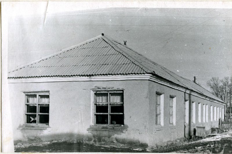 Школьные мастерские, построенные силами учащихся в 1961 году